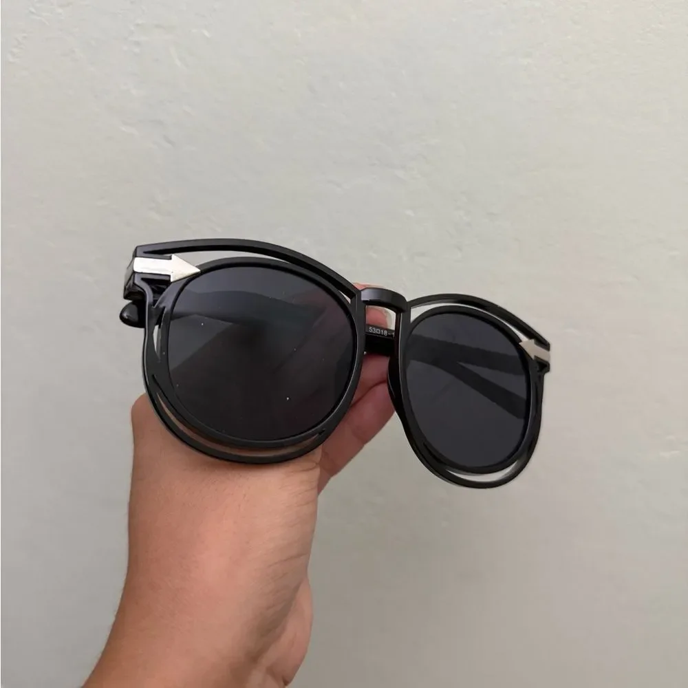 womens black sunglasses round summer plastic light weight summer